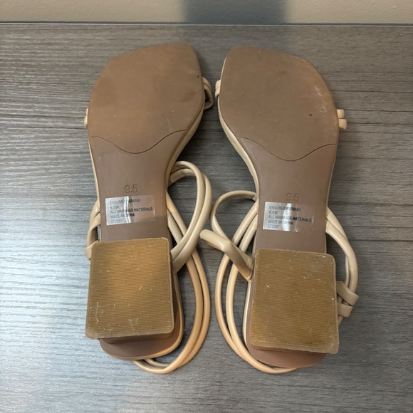 Steve Madden Beige Strappy Sandal with a Heel Size 9.5‎ Never Worn - Picture 5 of 5